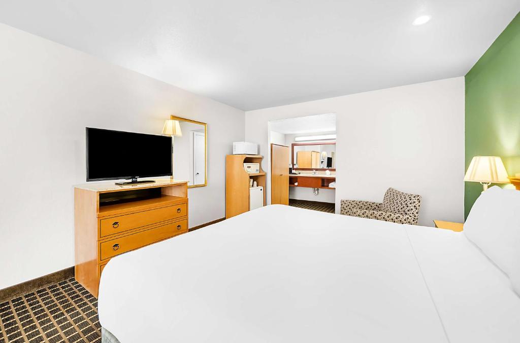 SureStayPlus Hotel by Best Western San Jose Central City photo