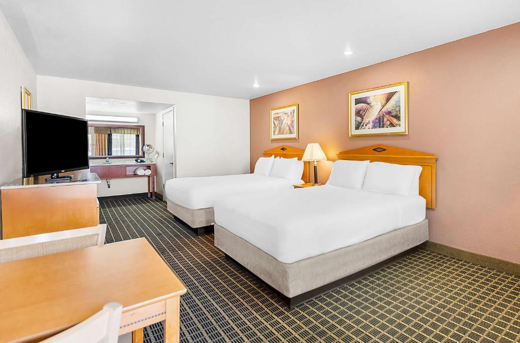 SureStayPlus Hotel by Best Western San Jose Central City photo
