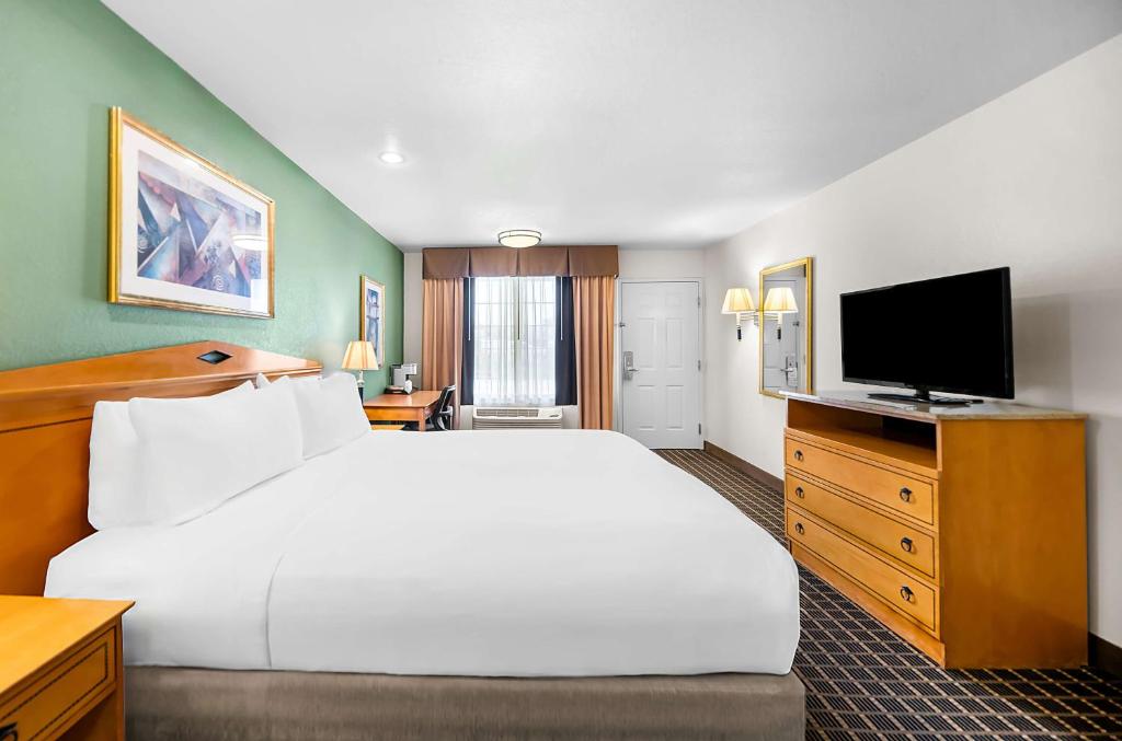 SureStayPlus Hotel by Best Western San Jose Central City photo