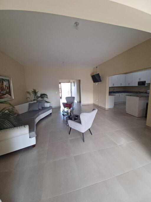 Kuchyň nebo kuchyňský kout v ubytování Villa Xiomara