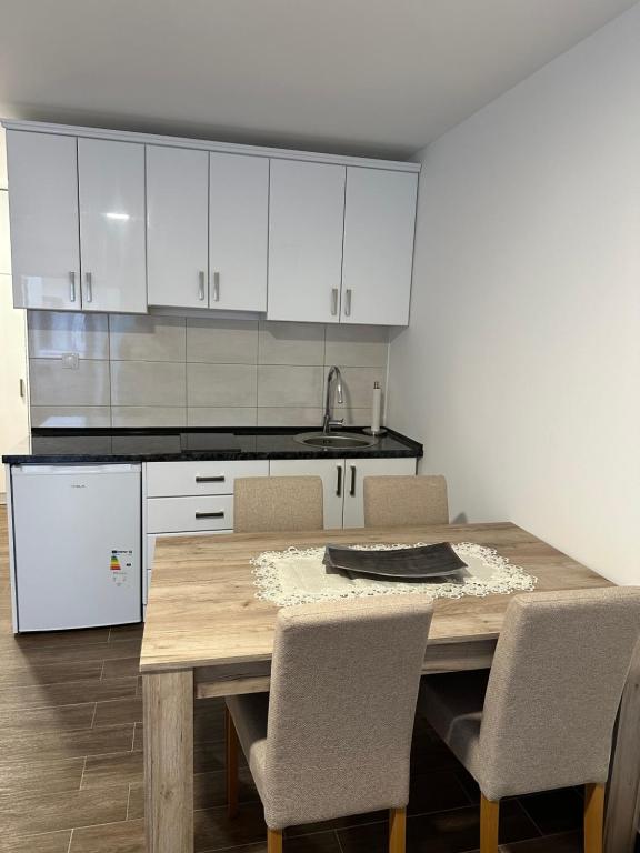 Kuchyň nebo kuchyňský kout v ubytování Apartman Milanovic