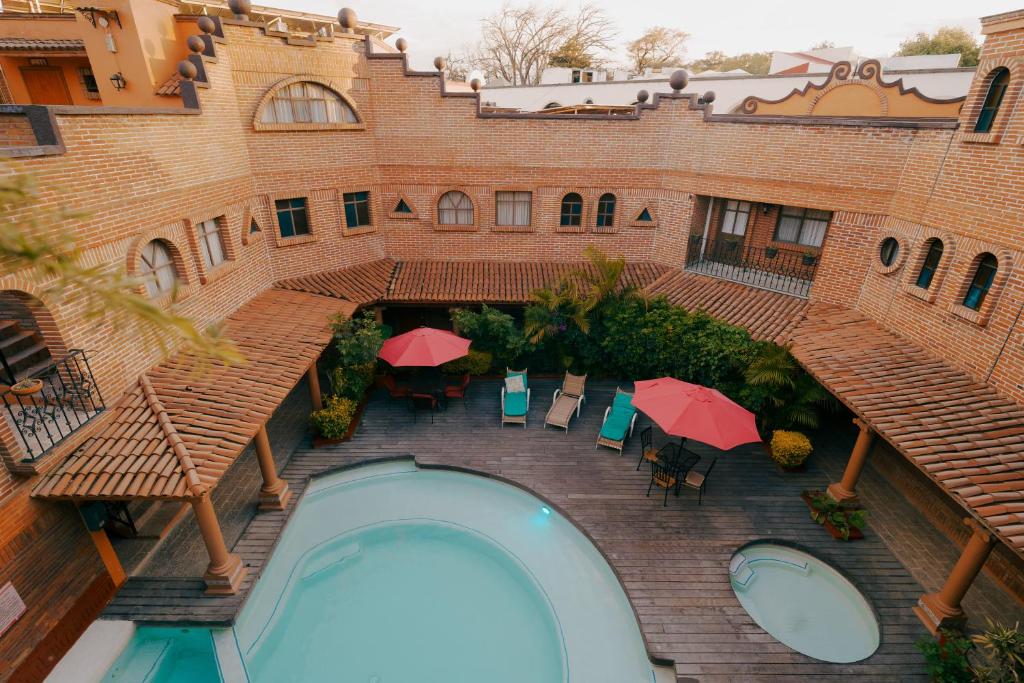 Bazén v ubytování Suites Paraiso Tequis nebo v jeho okolí