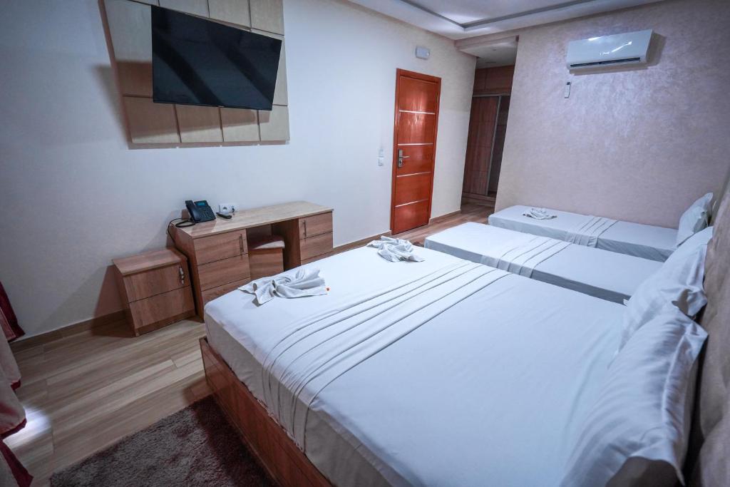 Postel nebo postele na pokoji v ubytování FEKRI HOTEL
