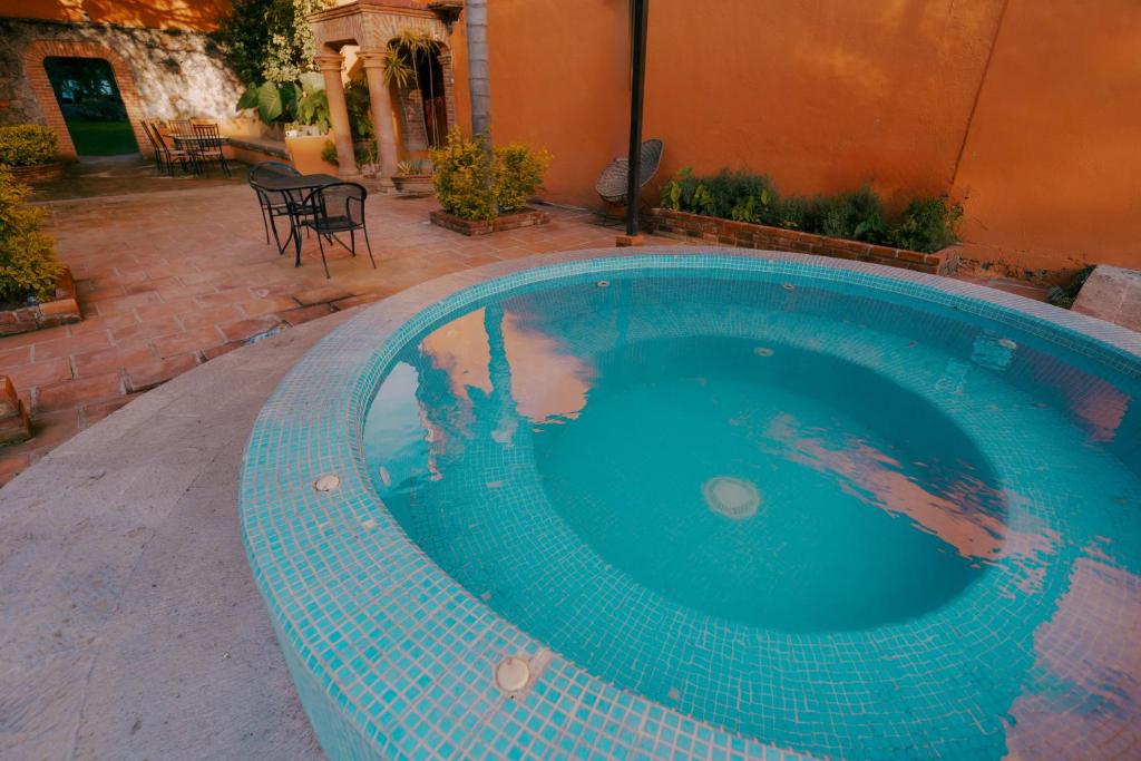 Bazén v ubytování Suites Paraiso Tequis nebo v jeho okolí