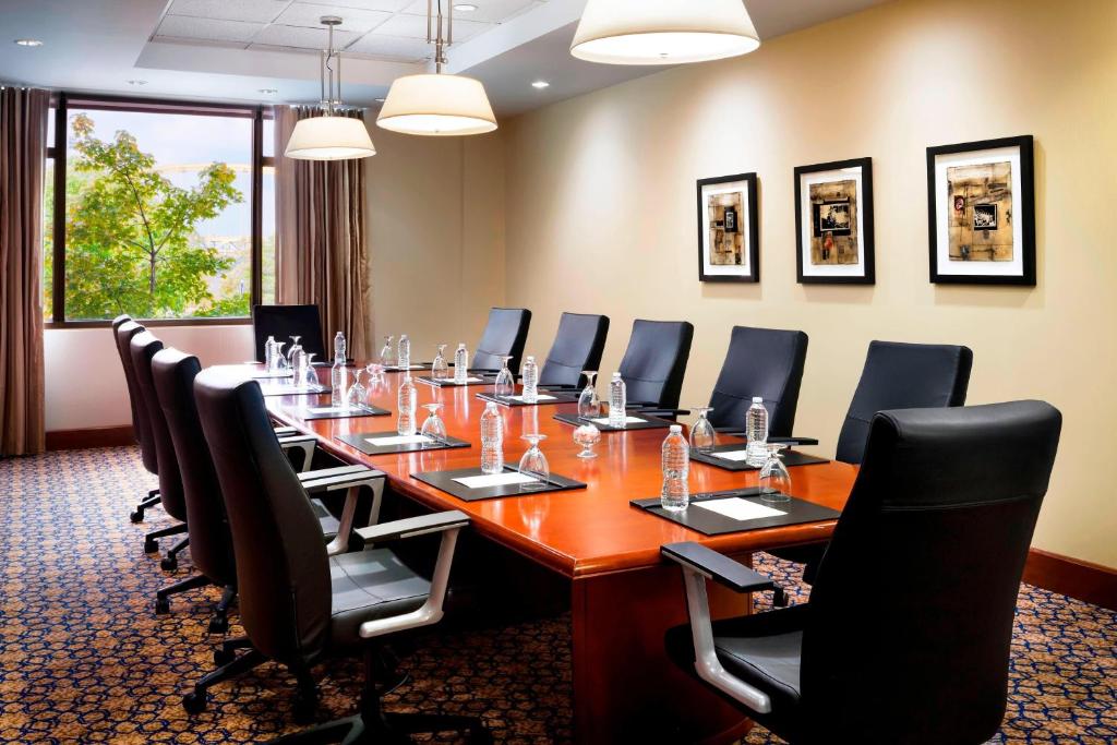 Sheraton Pittsburgh Hotel at Station Square photo