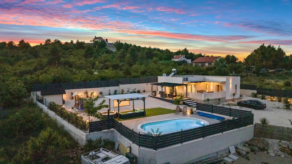 Luxury villa with a swimming pool Sibenik - 21484