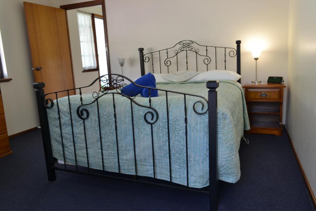 Dolphin Lodge Albany - Self Contained Apartments at Middleton Beach - Four-Bedroom House