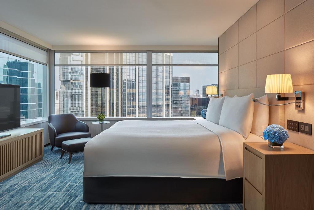 Postel nebo postele na pokoji v ubytování JW Marriott Hotel Hong Kong