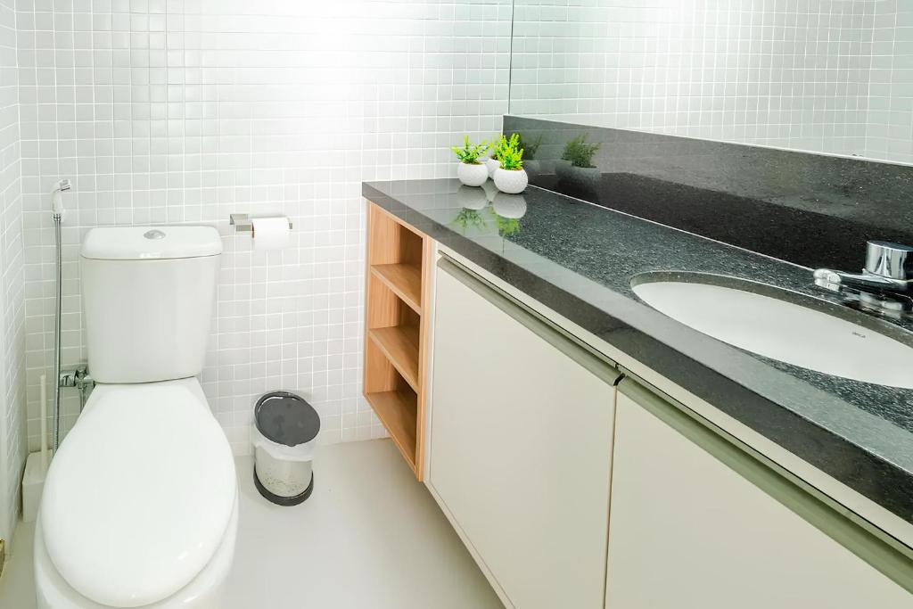 Um banheiro em Apartamento na Barra