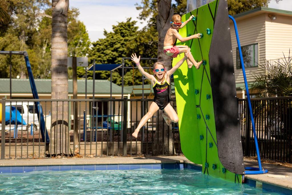 Bazén v ubytování Motueka TOP 10 Holiday Park nebo v jeho okolí