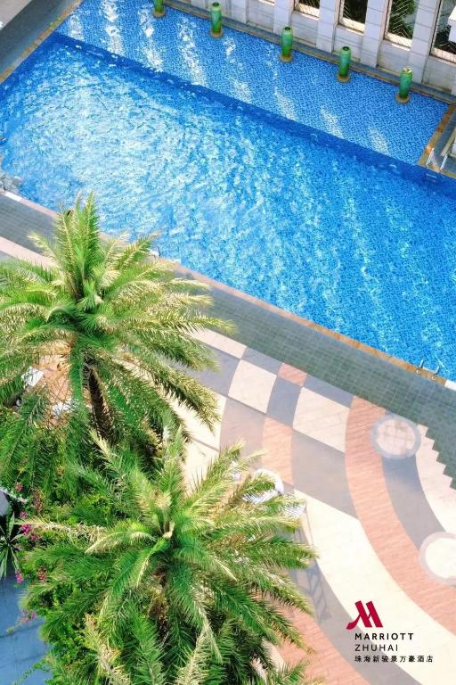 Bazén v ubytování Zhuhai Marriott Hotel nebo v jeho okolí
