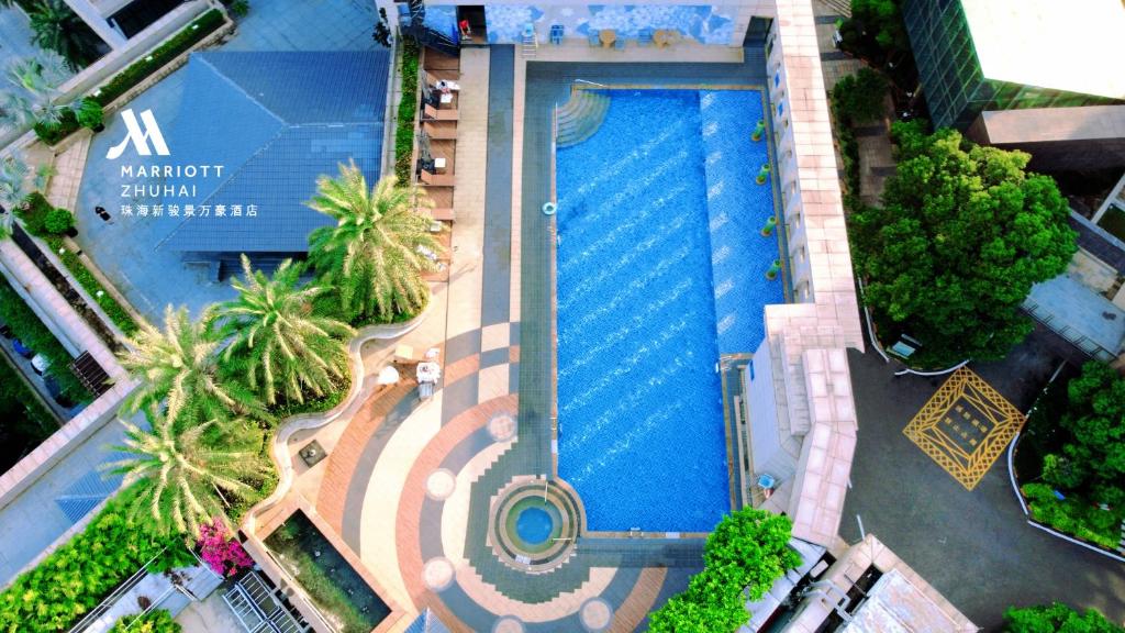 Bazén v ubytování Zhuhai Marriott Hotel nebo v jeho okolí