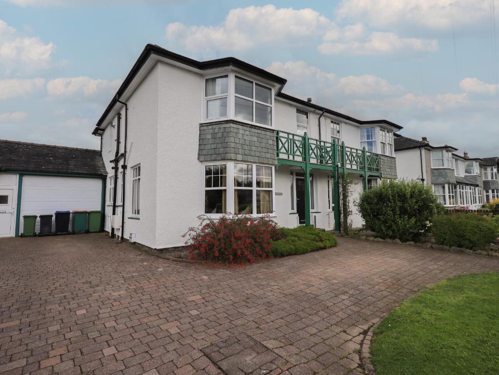 a large white house with a driveway at Limhus House in Keswick