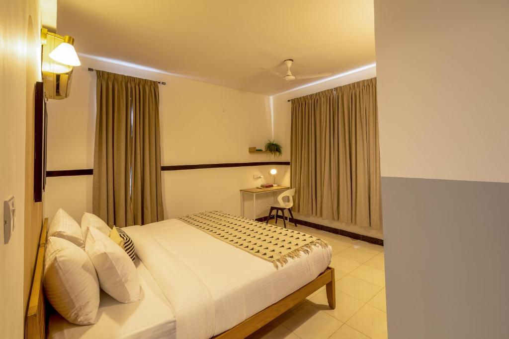 Postel nebo postele na pokoji v ubytování Olive Hotel Palace Road by Embassy Group