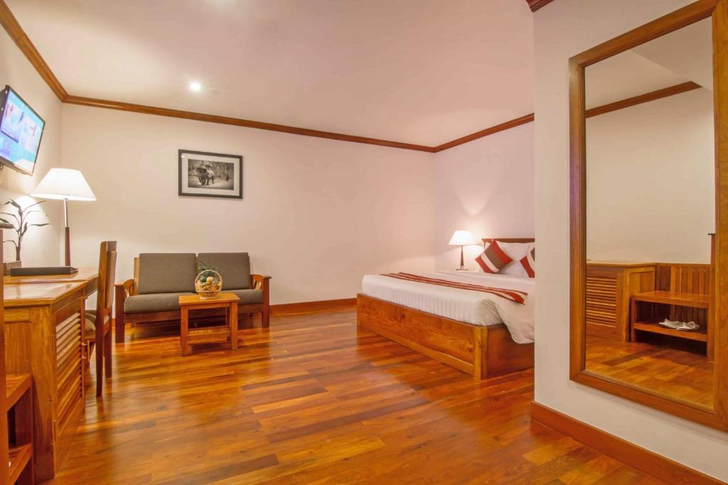 Postel nebo postele na pokoji v ubytování Cheathata CTS Hotel Siem Reap
