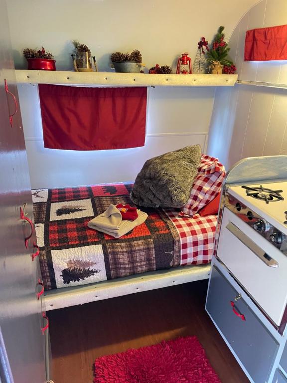 Nauti Otter Inn and Yurt Village - Caravana (2 Adultos) Com Casa De Banho Partilhada
