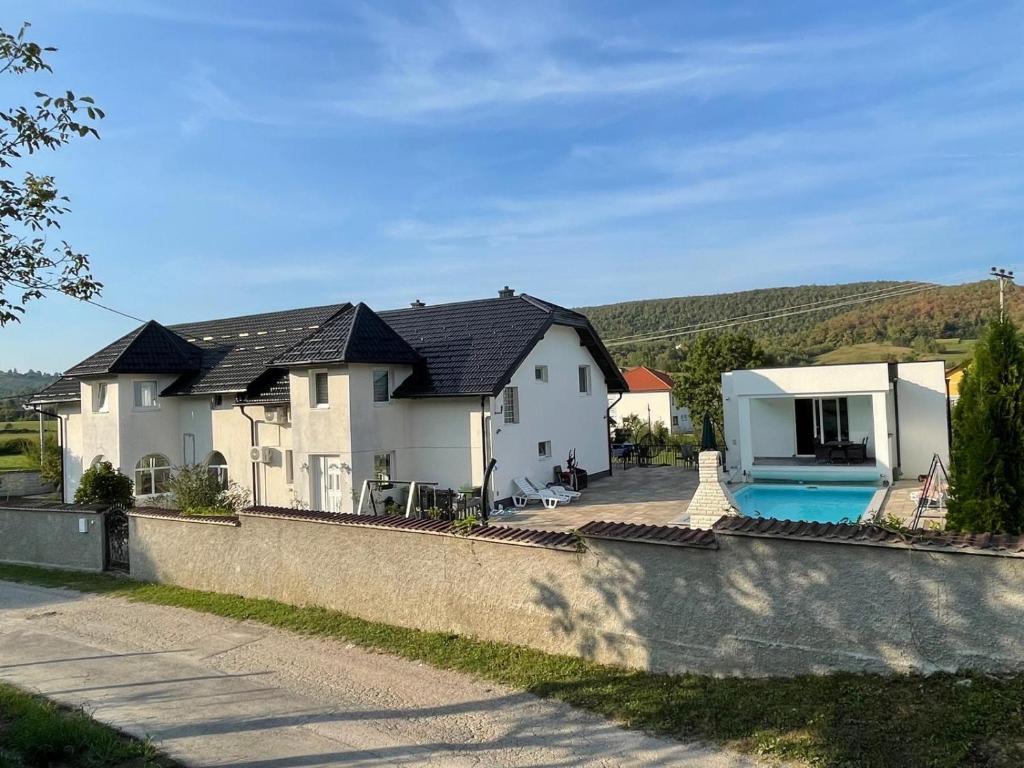 Villa Sami - Hizvo
