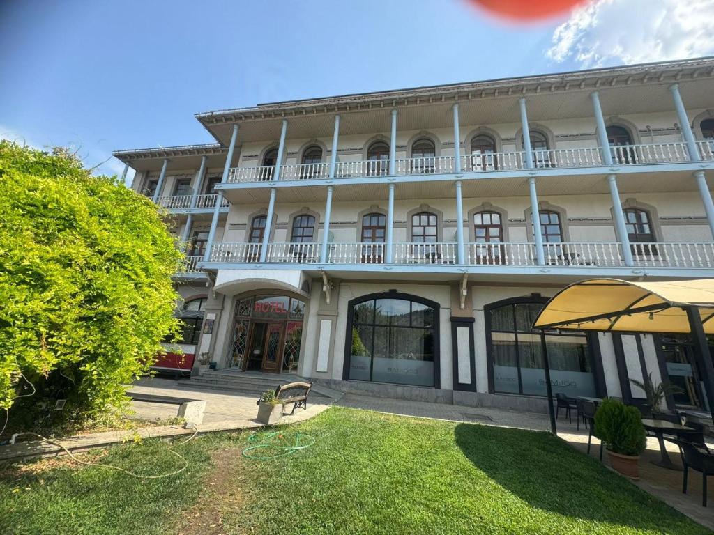 Budova, kde se hotel nachází