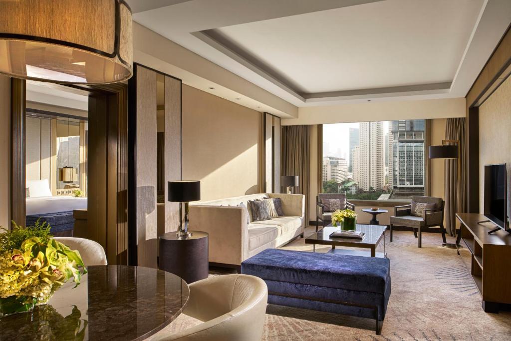 Mangkuluhur ARTOTEL SUITES - Artsy Suite Room