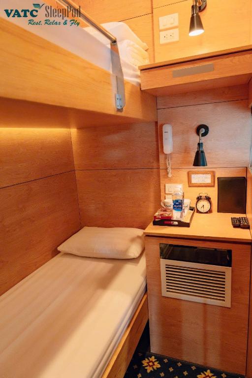 Postel nebo postele na pokoji v ubytování VATC Sleep Pod Terminal 1