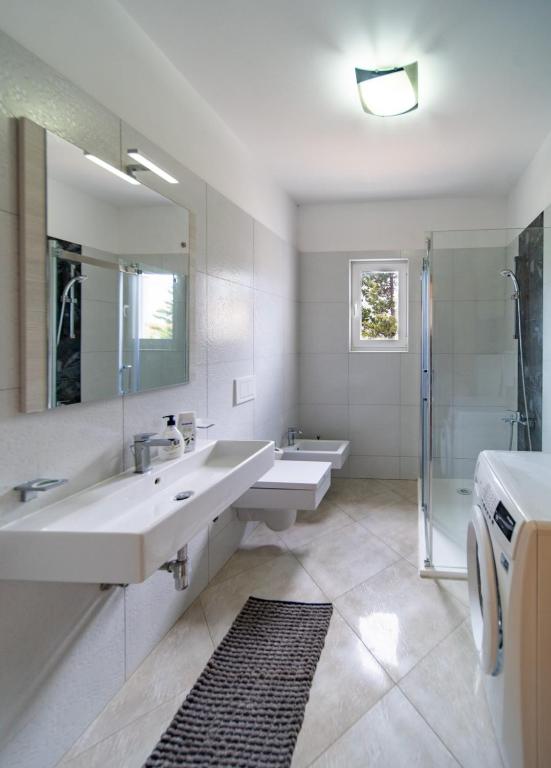 Kúpeľňa v ubytovaní Apartments Host