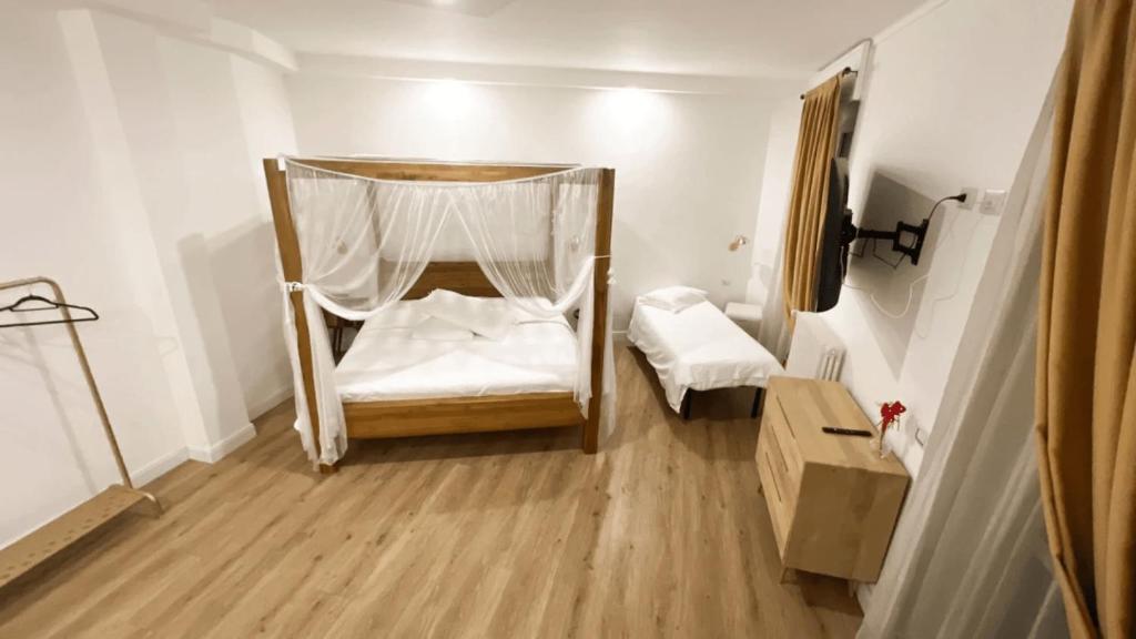 Postel nebo postele na pokoji v ubytování Domino Hotel
