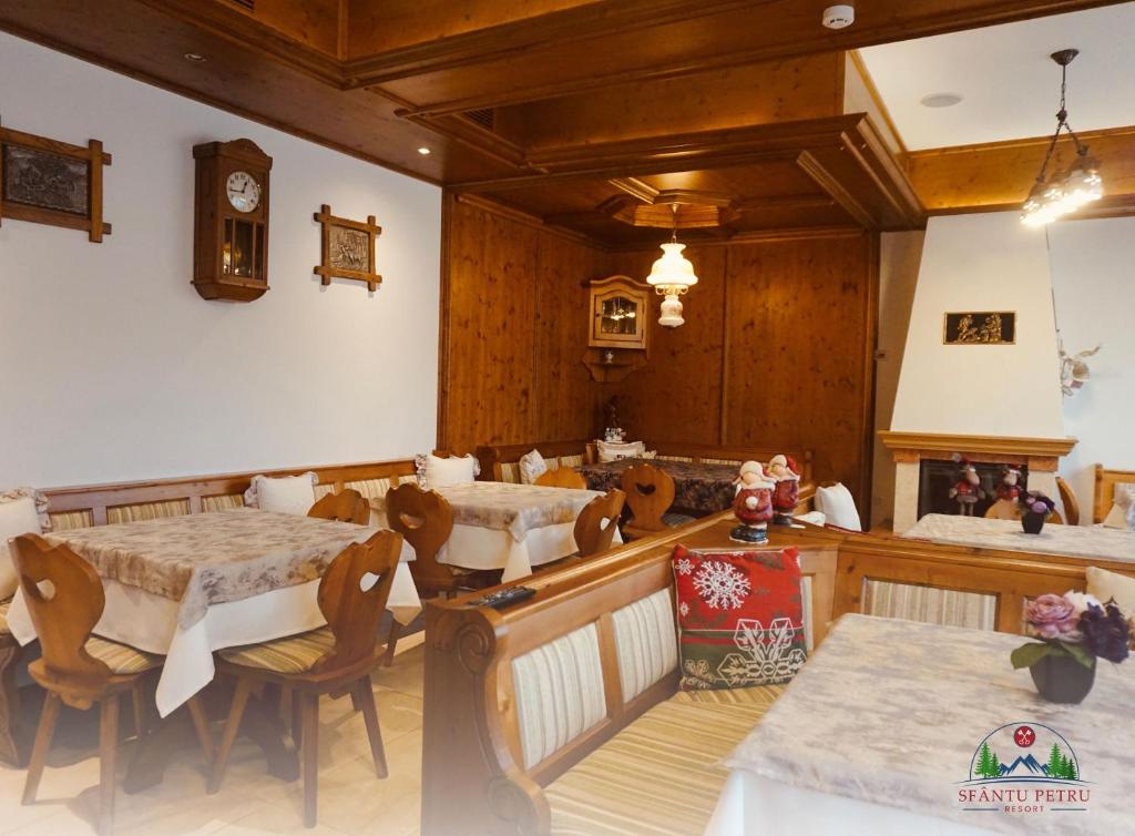 Restaurace v ubytování Resort Sf Petru