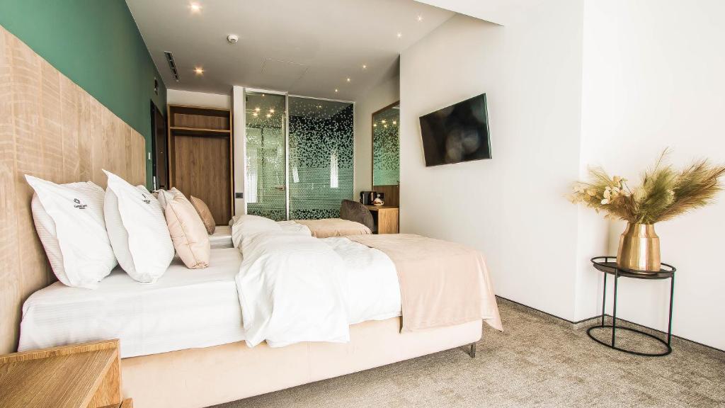 
Twin Room with Extra Bed
