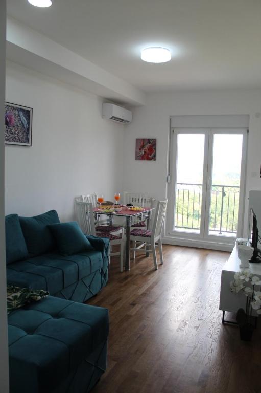 a living room with a couch and a table at Zara Lux Panorama in Kragujevac