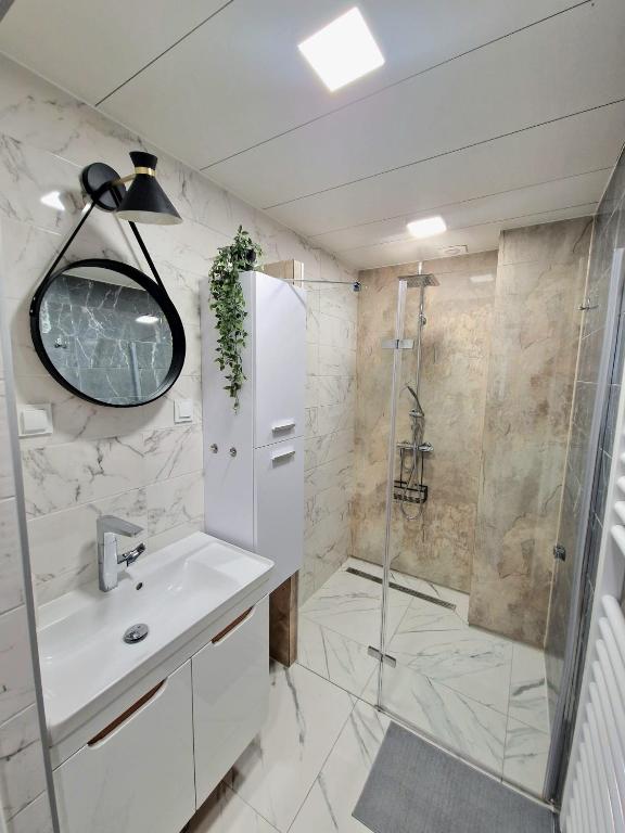 Kúpeľňa v ubytovaní Apartamenty Promyk Wisełka
