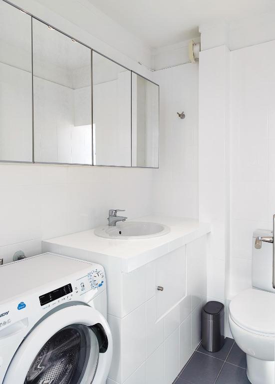 Kúpeľňa v ubytovaní KYMA Apartments - Athens Acropolis 15