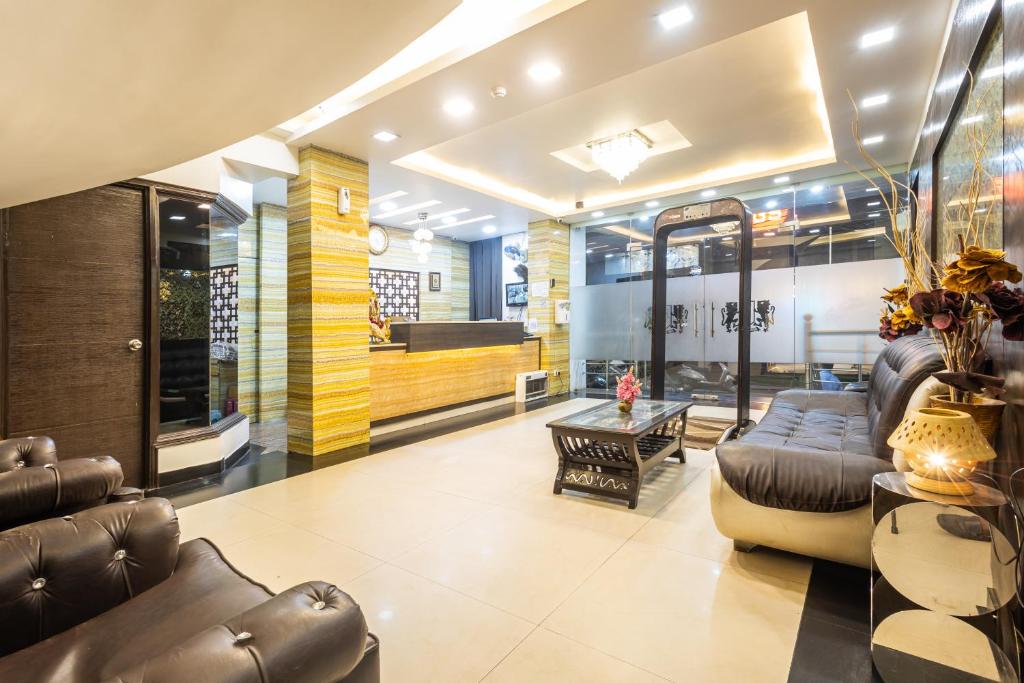 Posezení v ubytování Hotel Red Castle - Karol Bagh - Where luxury meets comfort