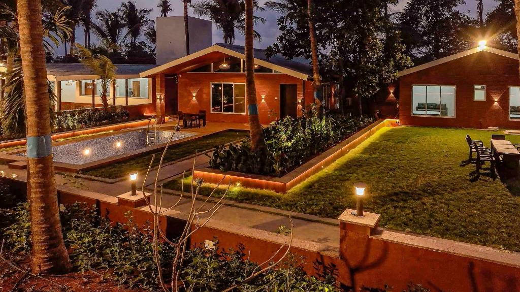 Κήπος έξω από το Coco Bliss By Mauli Stays