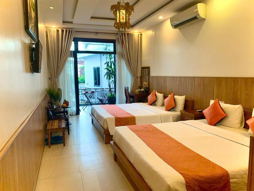 Postel nebo postele na pokoji v ubytování De Vivre Hoi An Hotel