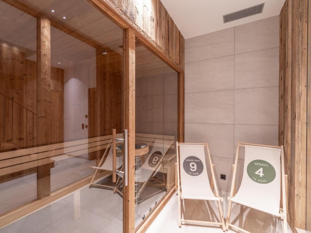 Fotografia z galérie ubytovania Chalet familial avec SPA et sauna à Courchevel, proche de la télécabine et des commodités. - FR-1-568-36 v destinácii Courchevel