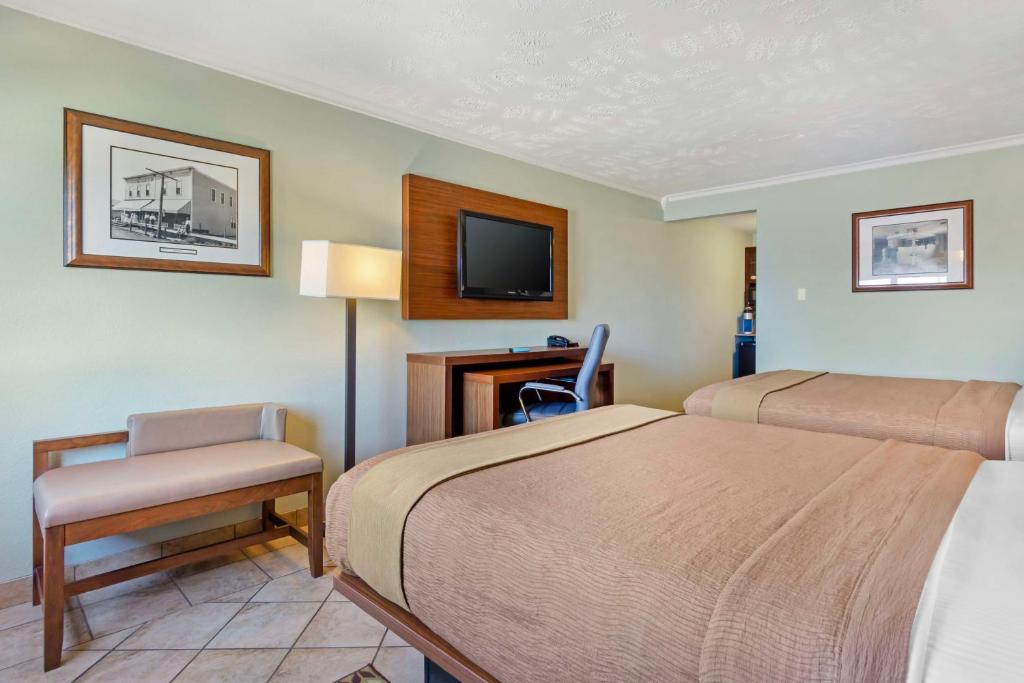 Postel nebo postele na pokoji v ubytování Best Western Plus Ahtanum Inn