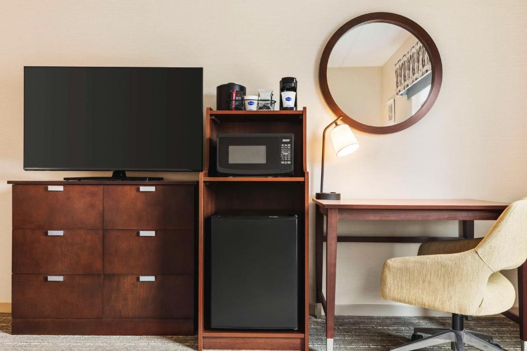 Hampton Inn & Suites Pittsburgh Waterfront West Homestead - Camera King Con Divano Letto - Non Fumatori