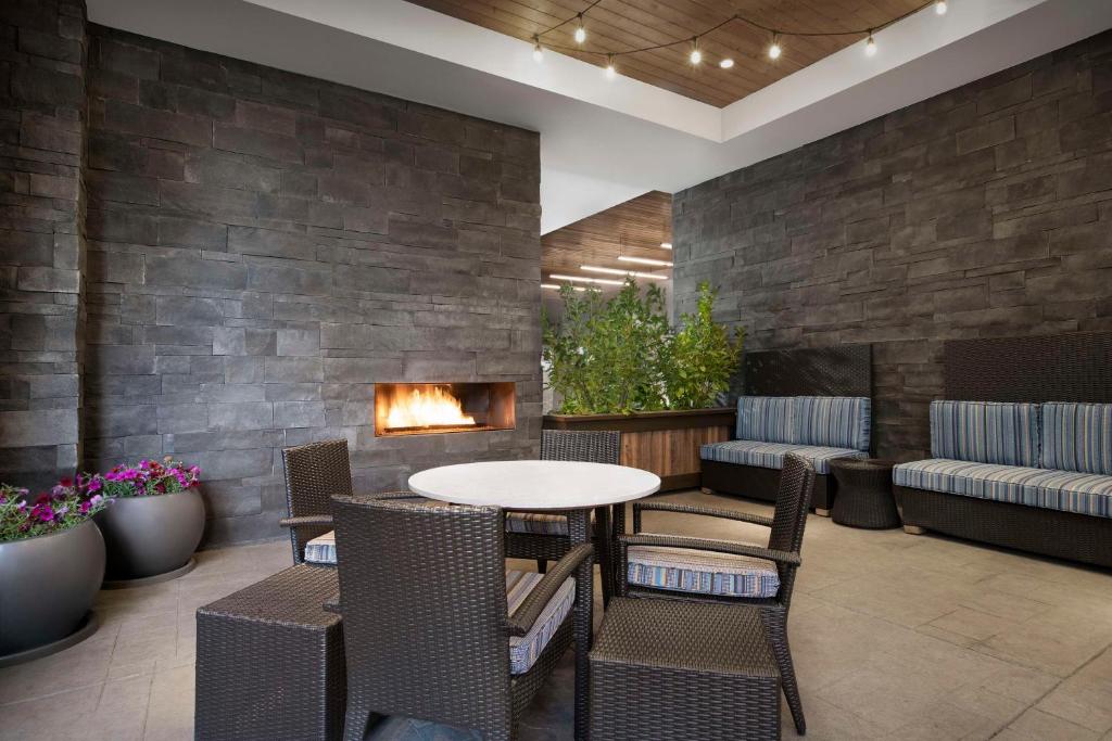 Posezení v ubytování Home2 Suites by Hilton Eugene Downtown University Area