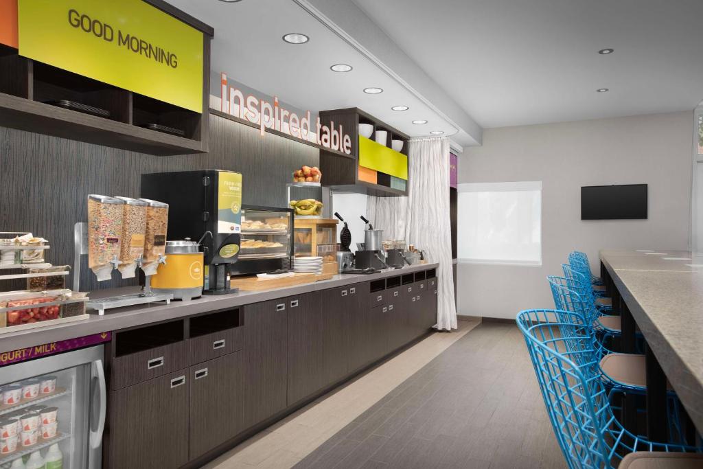 Kuchyň nebo kuchyňský kout v ubytování Home2 Suites by Hilton Eugene Downtown University Area