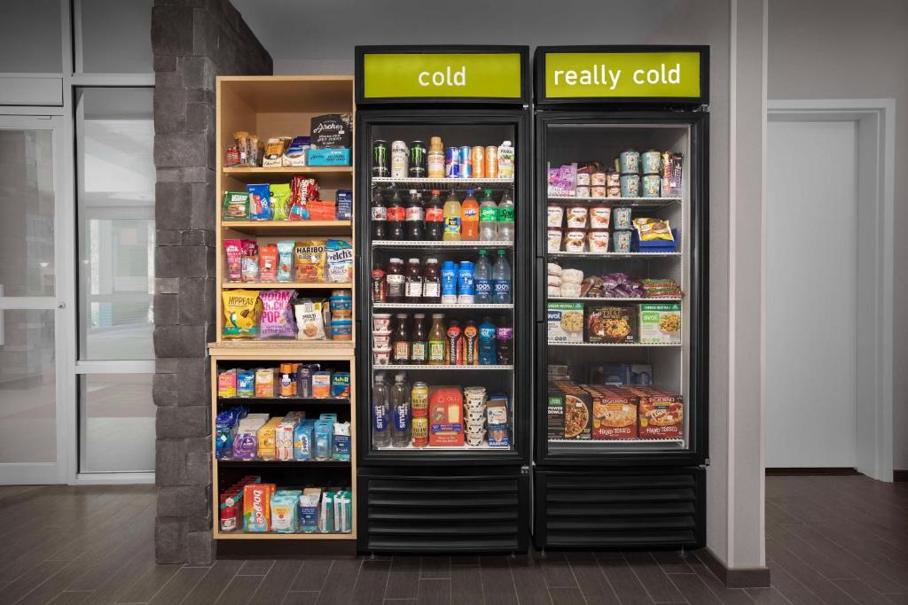 Supermarket nebo jiné obchody v  hotelu nebo okolí