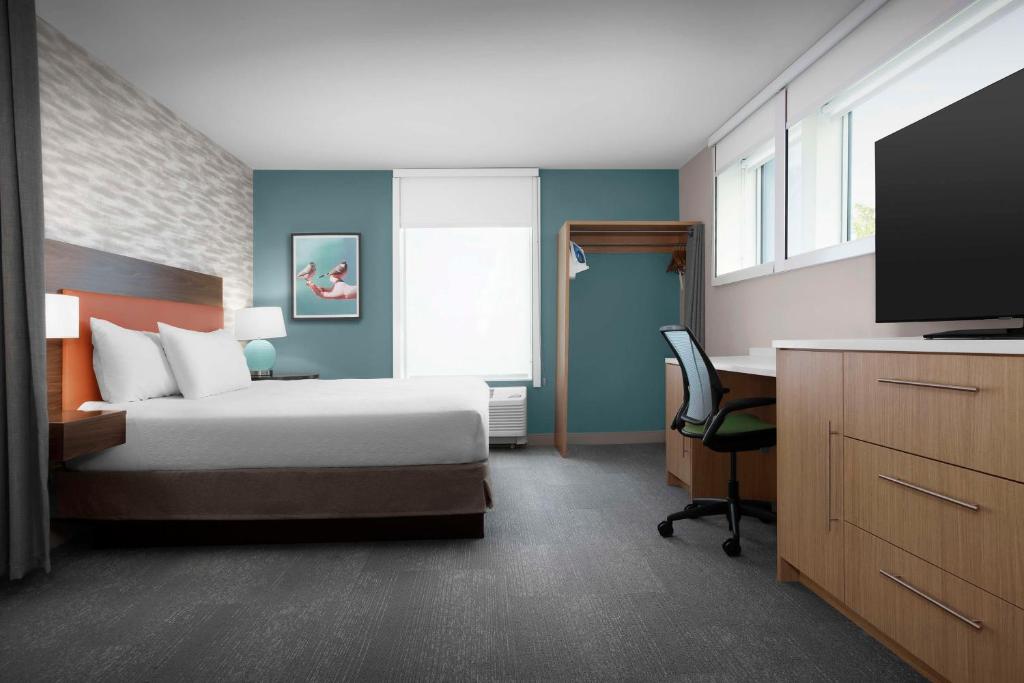 Postel nebo postele na pokoji v ubytování Home2 Suites by Hilton Eugene Downtown University Area