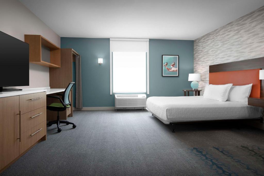 Postel nebo postele na pokoji v ubytování Home2 Suites by Hilton Eugene Downtown University Area