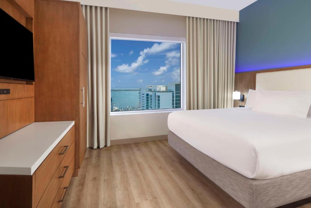 Embassy Suites By Hilton Sarasota - King Suite - Acceso Auditivo