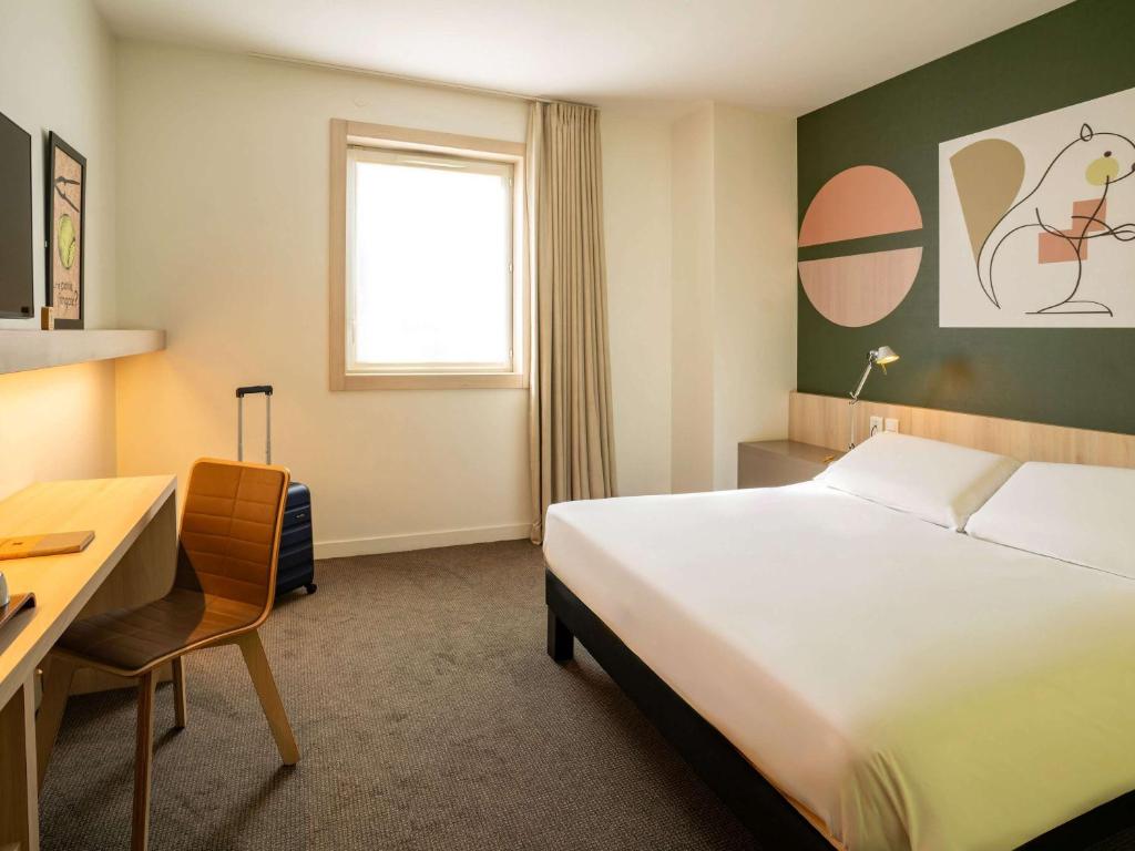 Postel nebo postele na pokoji v ubytování ibis Styles Guéret
