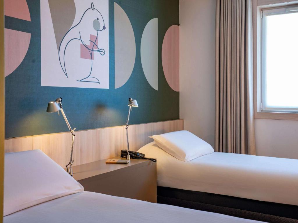 Postel nebo postele na pokoji v ubytování ibis Styles Guéret