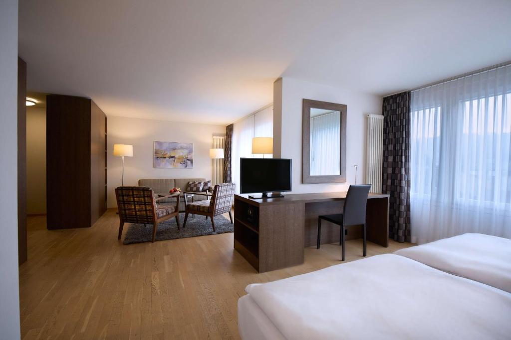 Postel nebo postele na pokoji v ubytování Dorint Parkhotel Bad Zurzach