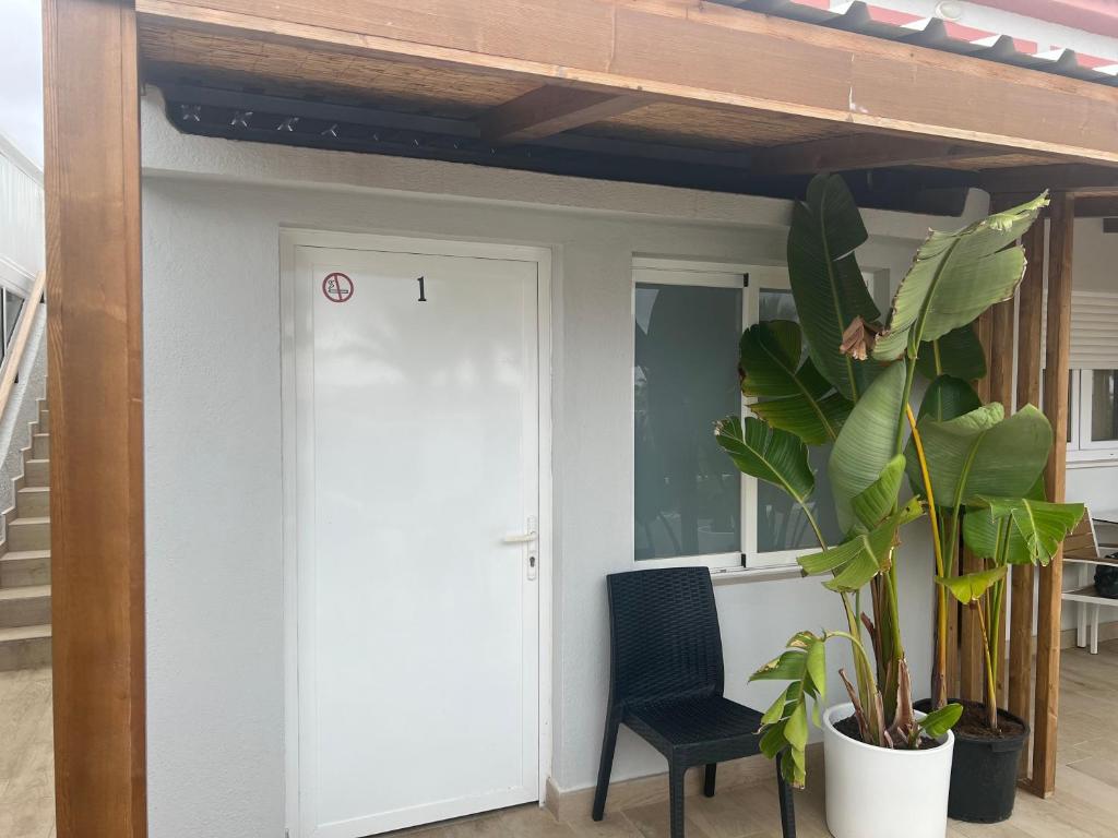 A balcony or terrace at Pensión La Ola
