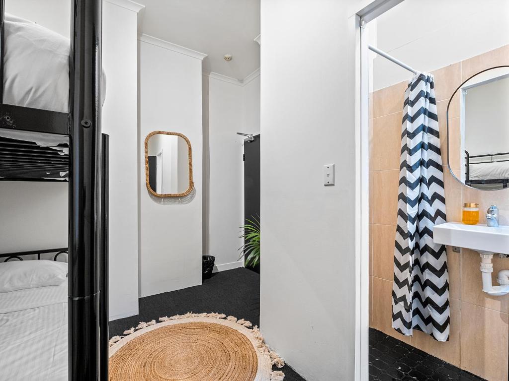 Koupelna v ubytování AZZURRO POD HOTEL - Central Sydney
