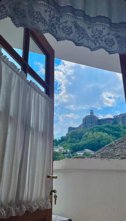 Nespecifikovaný výhled na hory nebo výhled na hory při pohledu z hotelu