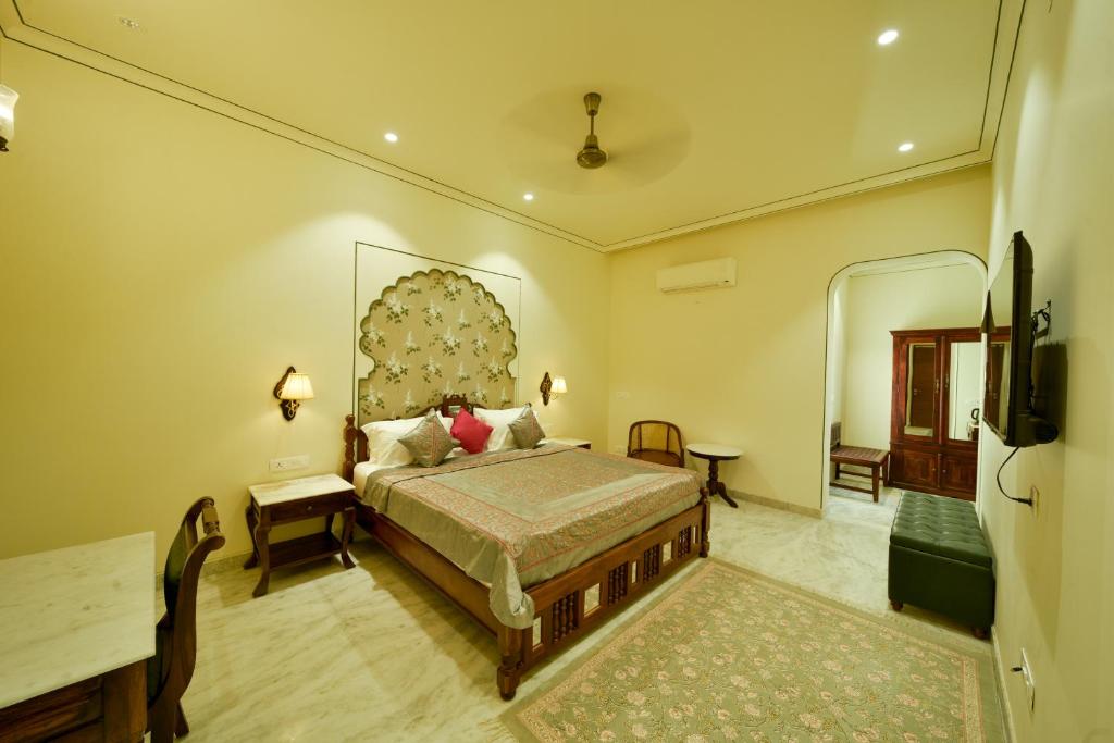 Dera Jaipur Homestay - King Room With Garden View